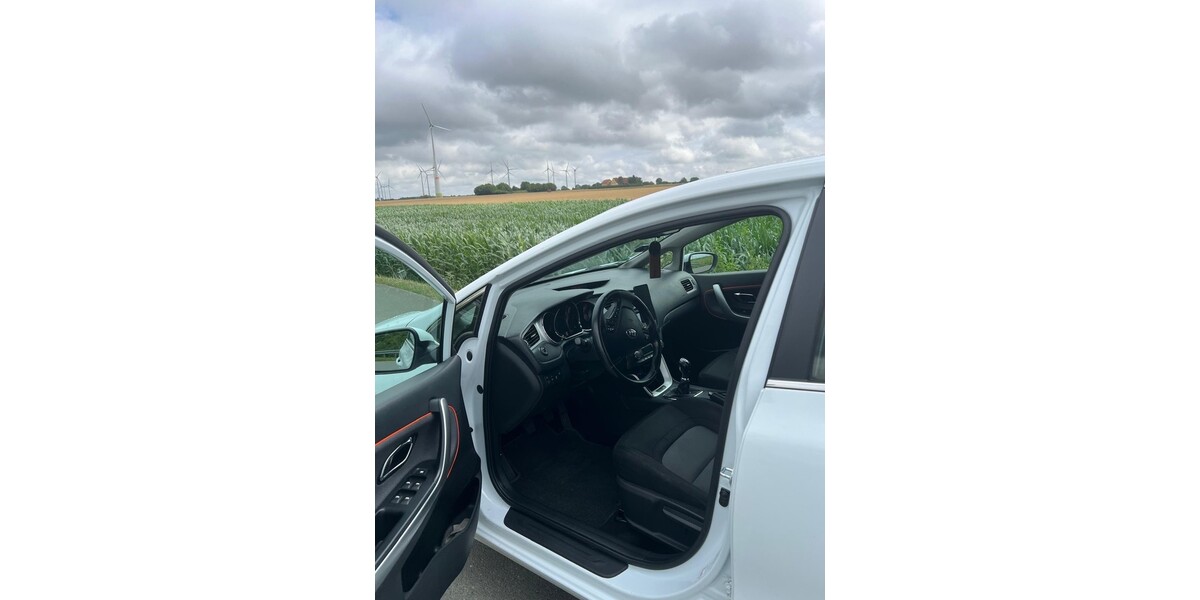 Kia ceed 201.000 km 5.099 € Paderborn 33104