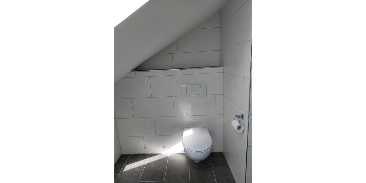 Wohnung DG 85qm (KM 680 € Warmmiete inkl. Strom ca.1080 €) 3 zimmer