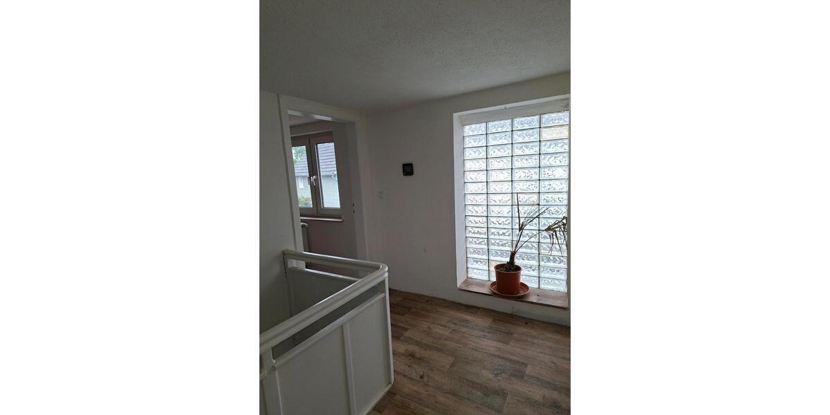 Bauernhaus, Landhaus Nieheim - 8 Zimmer, 200 m&sup2;, 140.000&euro; | Angebot:26534589