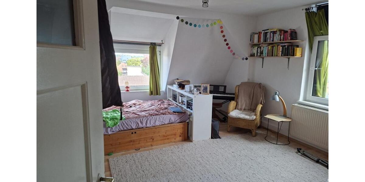 Dachgeschoßwohnung Detmold - 5 Zimmer, 110 m&sup2;, 770&euro; | Angebot:27550571