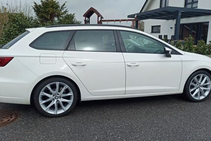 Seat Leon 125.600 km 13.000 &euro; Paderborn 33100