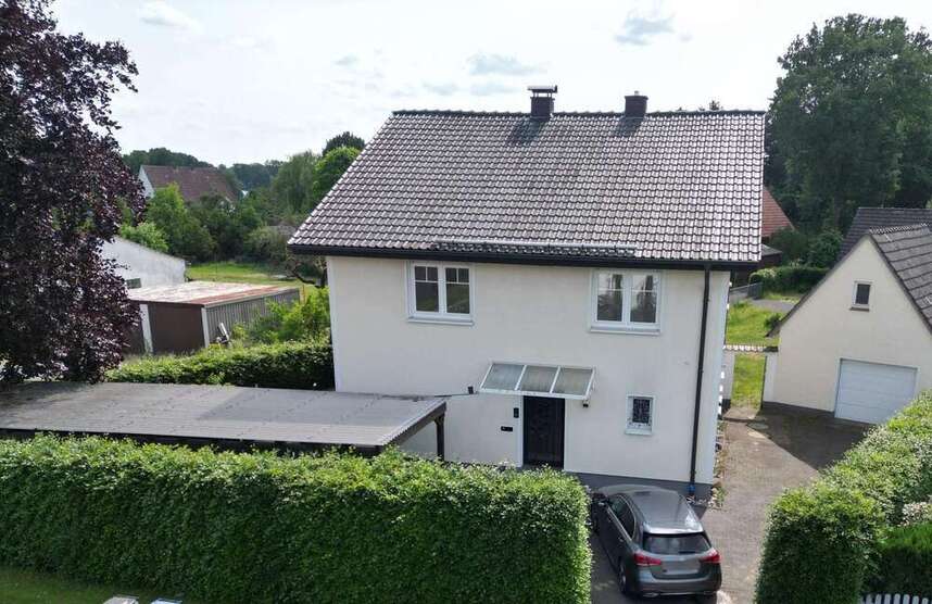 Haus zum Kaufen in Schloß Holte-Stukenbrock 439.000 € 260 m²