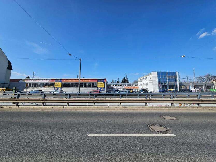 Halle in Bielefeldt 3.270 € 545 m²
