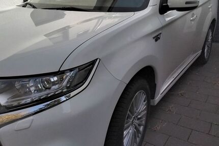 Mitsubishi Plug-in Hybrid Outlander 80.000 km 21.500 &euro; Bad Lippspringe 33175