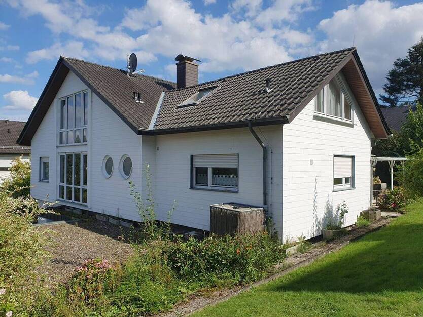 Kaufpreis-Reduzierung ! Einfamilien-Wohnhaus mit Einliegerwohnung u. Garagengebäude mit Carport von Detmold 1 zimmer