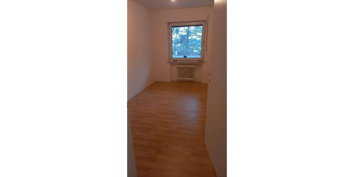 Helle, sanierte 4-ZKBWC mit Balkon, neuer Küche & Stellplatz - 83 m², Paderborn-Sennelager 4 zimmer