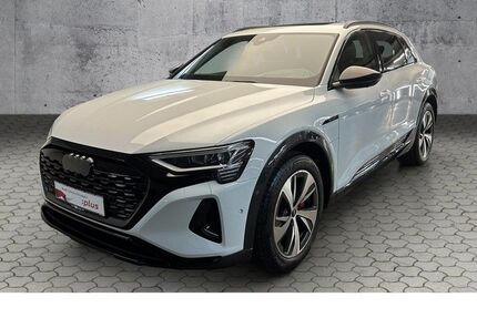 Audi Q8 e-tron 7.100 km 64.850 € Paderborn 33100
