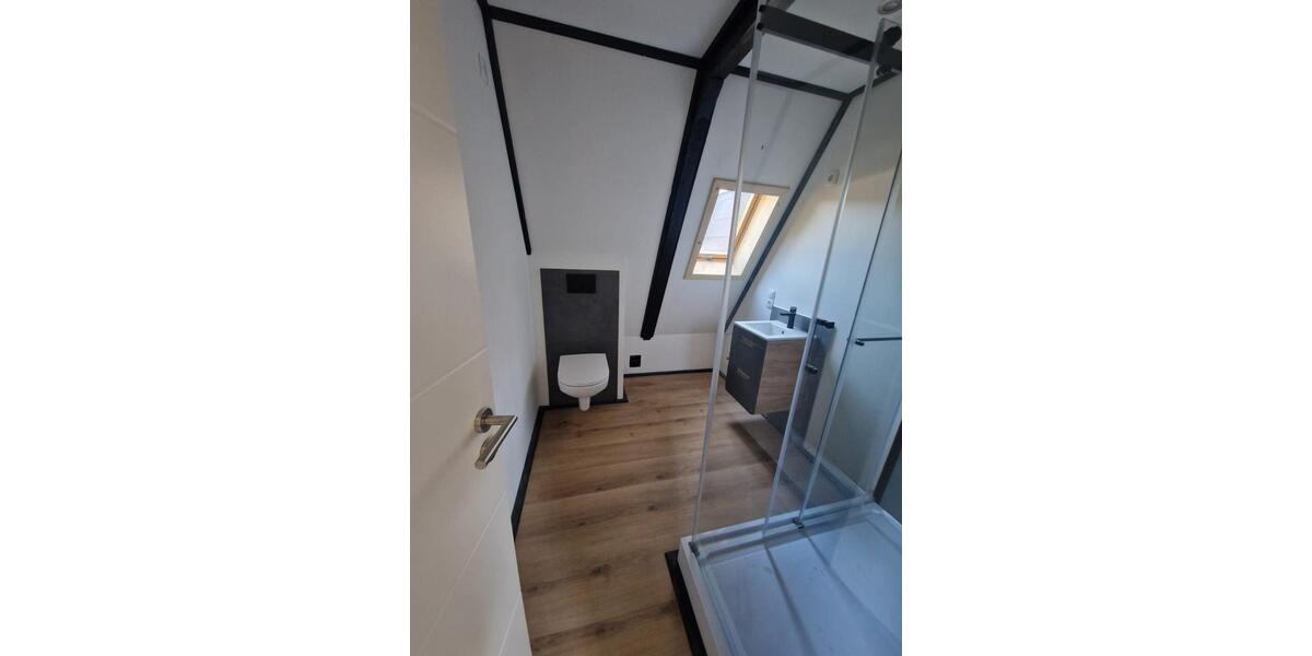 Schönes Nurdachhaus in der Natur zimmer