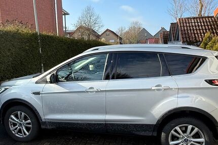 Ford Kuga 94.000 km 14.299 &euro; Paderborn 33100