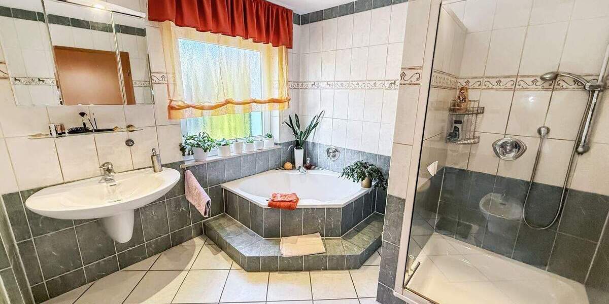 Mehrfamilienhaus, Wohnhaus Oerlinghausen Lipperreihe - 6 Zimmer, 182 m&sup2;, 469.000&euro; | Angebot:25037842