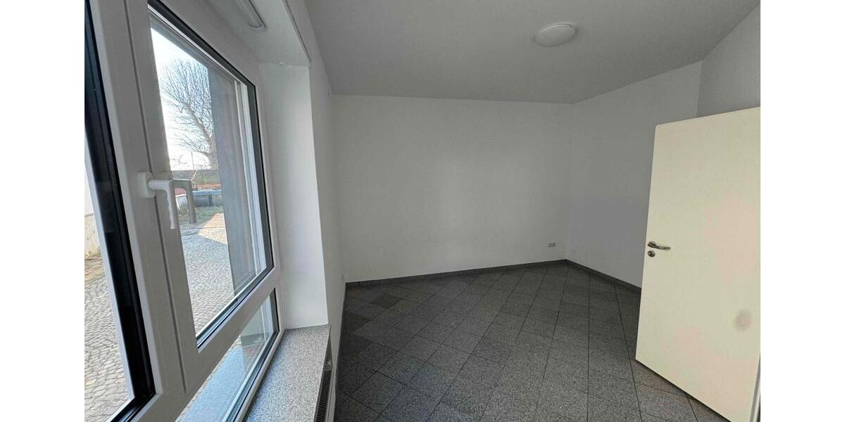 PB-Sennelager, 60 m2, EG - 3 ZK, umgebautes Ladenlokal 3 zimmer