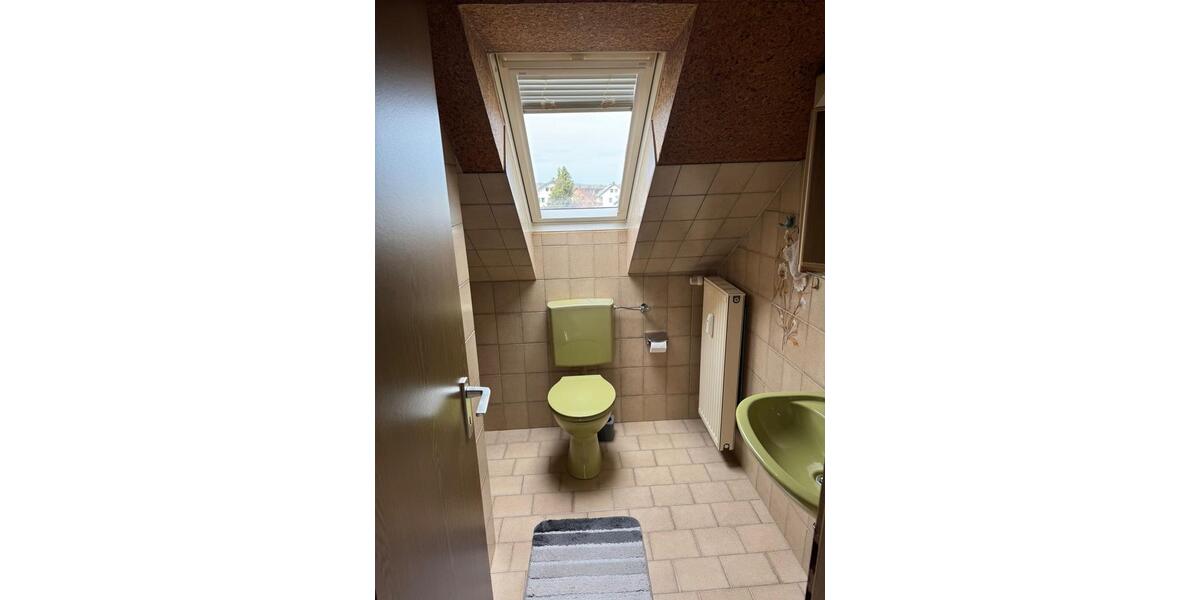Dachgeschoßwohnung Detmold - 3 Zimmer, 56 m&sup2;, 450&euro; | Angebot:26329368