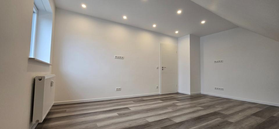 4 Zimmer- Dachgeschoss inklusive Pkw Stellplatz zu Verkaufen 4 zimmer