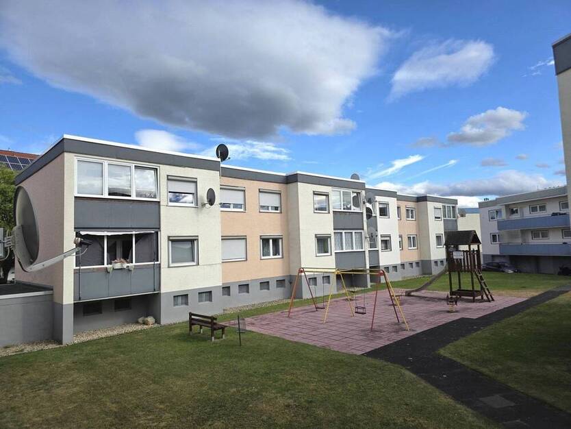 Charmante 3-Zimmer-Wohnung mit Loggia & Garage in Schloß Neuhaus