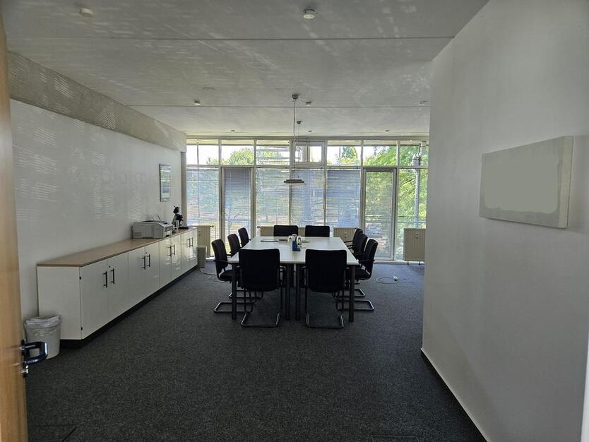 GILDE-Zentrum Detmold: Helles 45 m²-Büro mit attraktivem Zuschnitt zimmer
