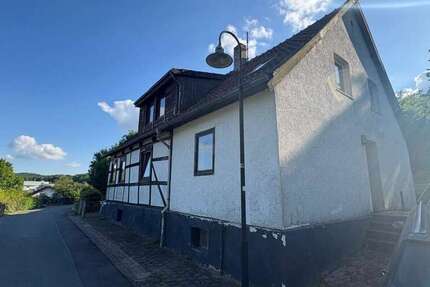 Haus zum Kaufen in Bad Driburg 135.000 € 185 m²