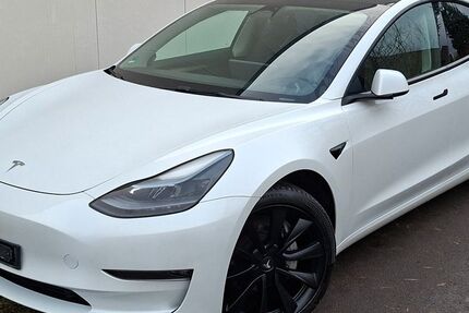 Tesla Model 3 91.221 km 27.499 &euro; Detmold 32758