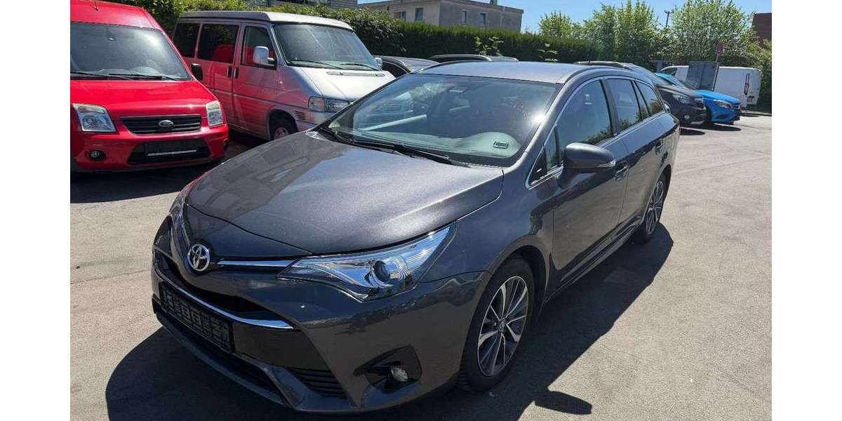 Toyota Avensis 150.000 km 9.499 &euro; Paderborn 33100