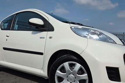 Peugeot 107 83.000 km 3.999 &euro; Paderborn 33102