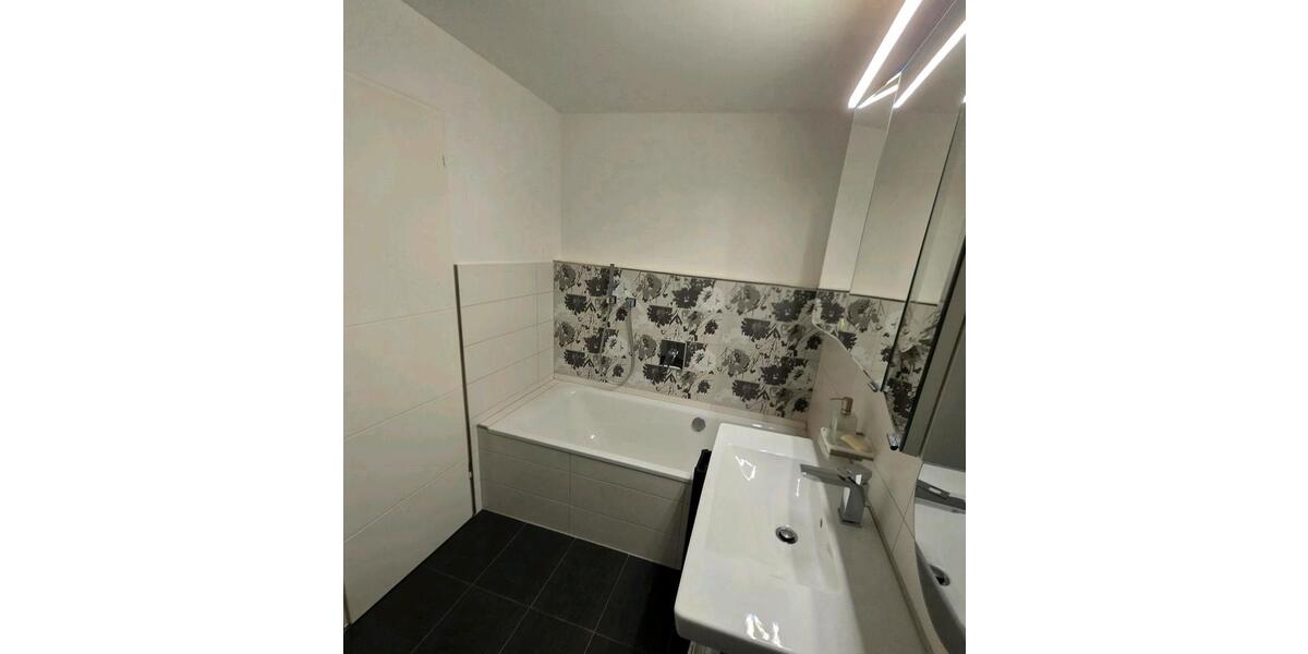 Helle Maisonette-Wohnung mit Balkon – ca. 96 m² – privat 4 zimmer