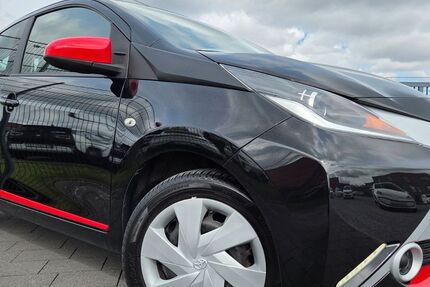 Toyota Aygo (X) 49.000 km 7.888 &euro; Paderborn 33102