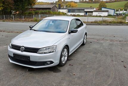 VW Jetta 124.850 km 6.750 € Büren 33142