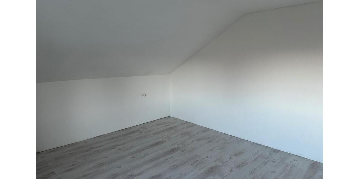 Schöne Helle Dachgeschosswohnung 3 zimmer