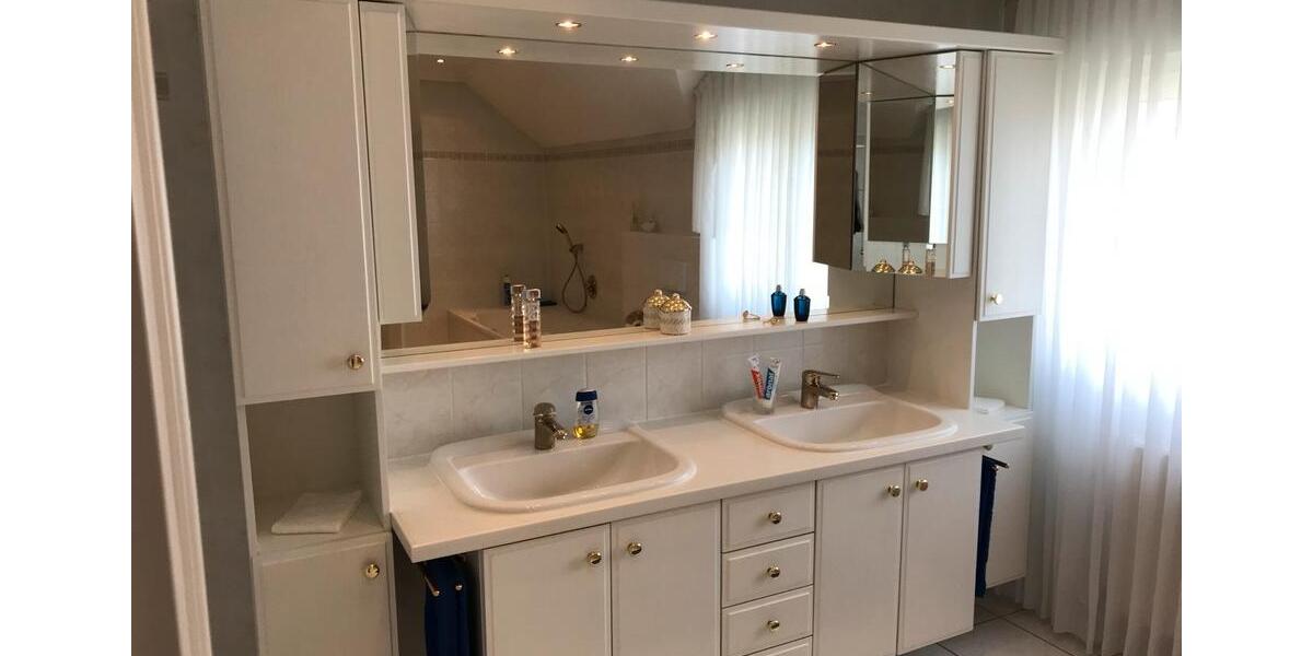 Dachgeschoßwohnung Verl - 3.5 Zimmer, 139 m&sup2;, 1.150&euro; | Angebot:25406228