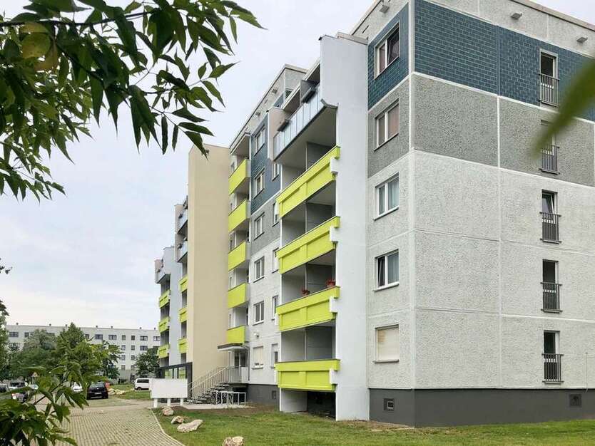 Wohnung zum Mieten in Halle 242 € 34.48 m²