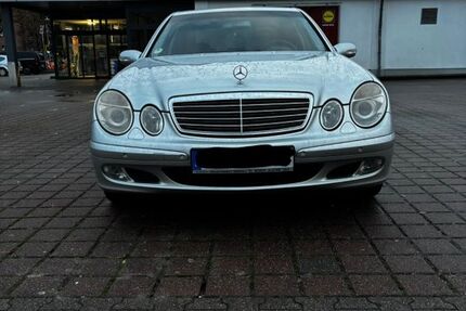 Mercedes-Benz 220 232.000 km 4.700 € Detmold 32758