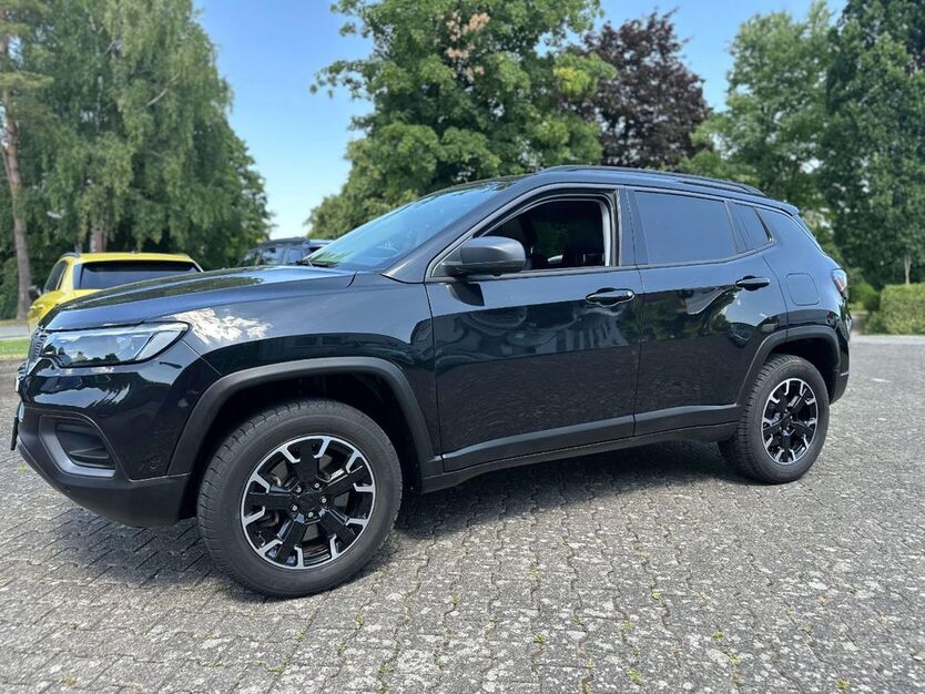 Jeep Compass 64.122 km 23.990 € Willebadessen 34439