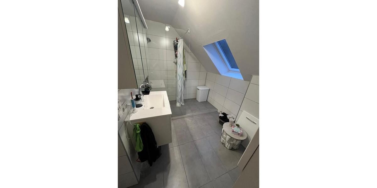 Dachgeschoßwohnung Schlangen - 4 Zimmer, 120 m&sup2;, 850&euro; | Angebot:26405964