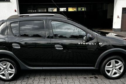 Dacia Sandero 81.000 km 5.499 &euro; Paderborn 33102