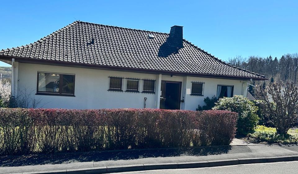 Einfamilienhaus Marsberg - 7 Zimmer, 252 m&sup2;, 275.000&euro; | Angebot:27001789