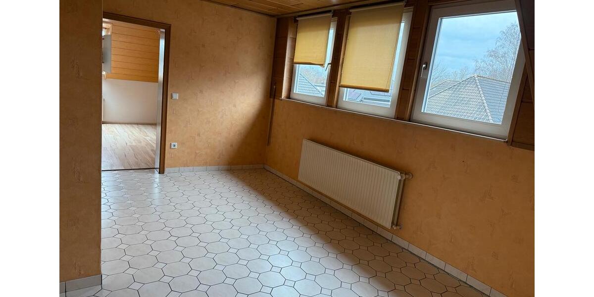 Etagenwohnung Salzkotten - 4 Zimmer, 120 m&sup2;, 1.350&euro; | Angebot:25146702