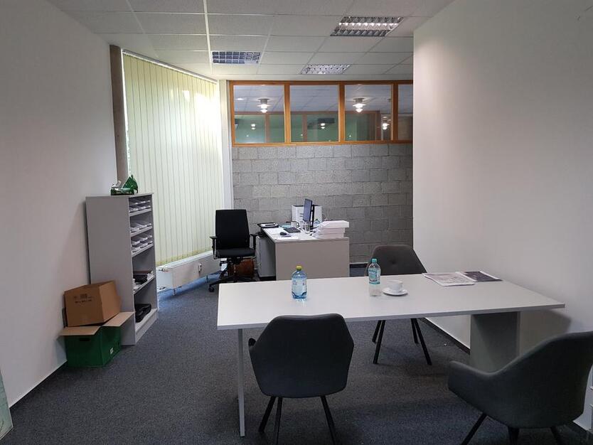 GILDE-Forum Detmold: 122 m² Büro, perfekt aufgeteilt u. mit eigener Zufahrt zimmer