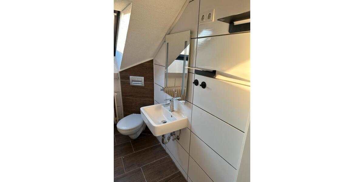 Schöne Helle Dachgeschosswohnung 3 zimmer