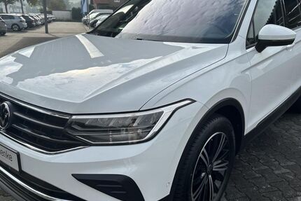 VW Tiguan 65.000 km 25.995 € Büren 33142