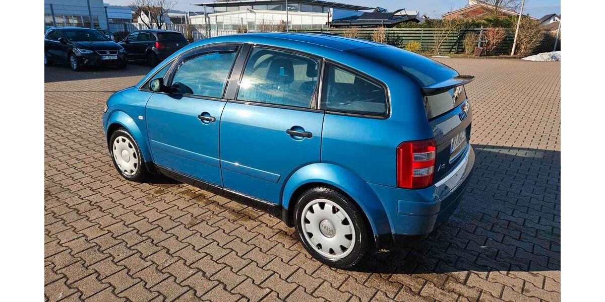 Audi A2 332.000 km 2.300 &euro; Brakel 33034