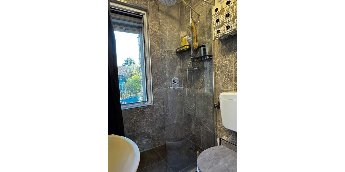 Modernisierte Doppelhaushälfte mit zwei Wohneinheiten - zentral wohnen, und Mieteinnahme! 6 zimmer