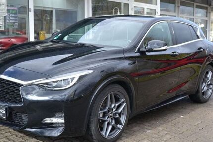 INFINITI Q30