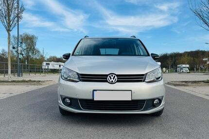 VW Touran 157.100 km 7.999 &euro; Detmold 32756