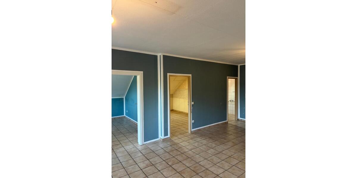 Dachgeschoßwohnung Hövelhof - 4 Zimmer, 101 m&sup2;, 800&euro; | Angebot:27549103