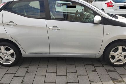 Toyota Aygo (X) 67.017 km 5.999 &euro; Paderborn 33104