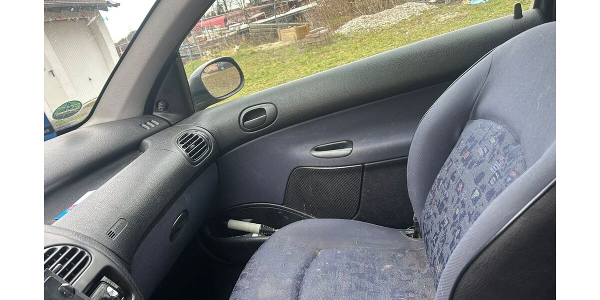 Peugeot 206 135.000 km 900 &euro; Paderborn 33104
