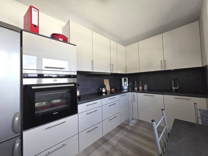 Charmante 3-Zimmer-Wohnung mit Loggia & Garage in Schloß Neuhaus