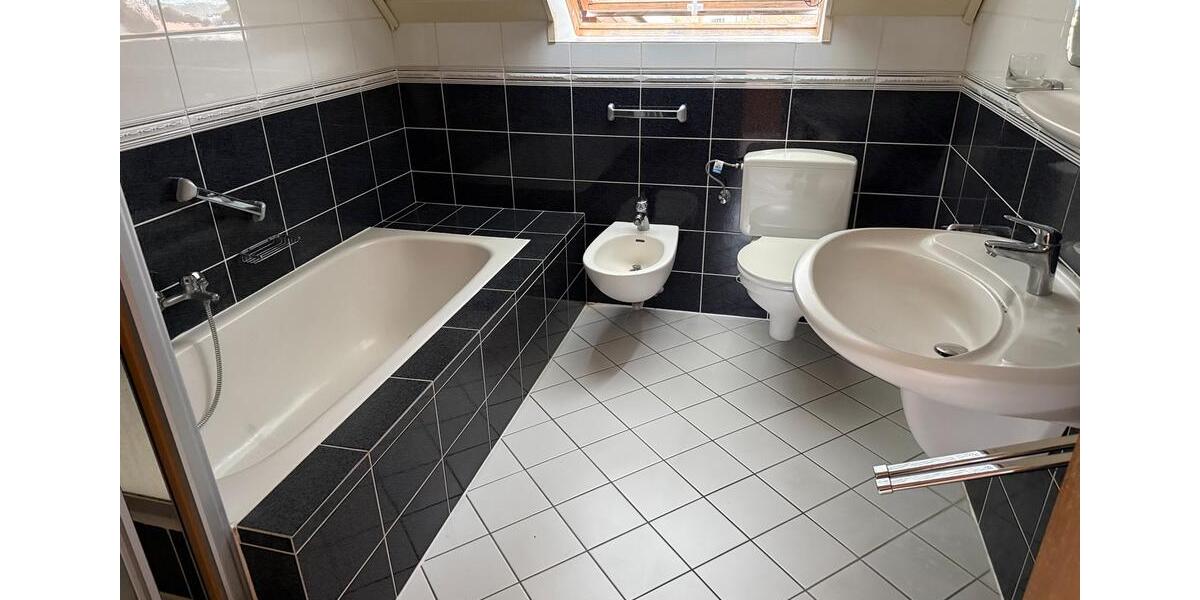 Etagenwohnung Salzkotten - 4 Zimmer, 120 m&sup2;, 1.350&euro; | Angebot:25146702