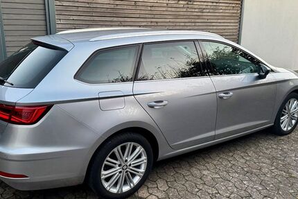 Seat Leon 81.556 km 15.999 € Detmold 32760