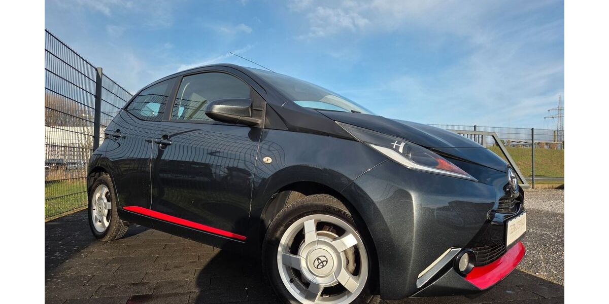 Toyota Aygo (X) 45.000 km 7.777 &euro; Paderborn 33102