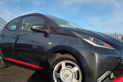 Toyota Aygo (X) 45.000 km 7.950 &euro; Paderborn 33102